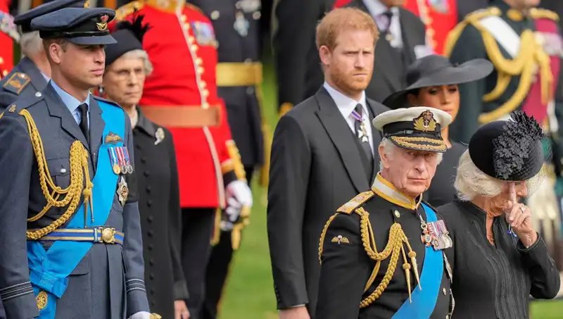 Prens Harry ve Kral Charles Arasındaki İletişim Krizi Artıyor