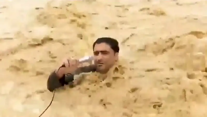 Sel Sularına Kapılan Yayın Ekibi, Son Anda Kurtuldu: O Anlar Yaşandı