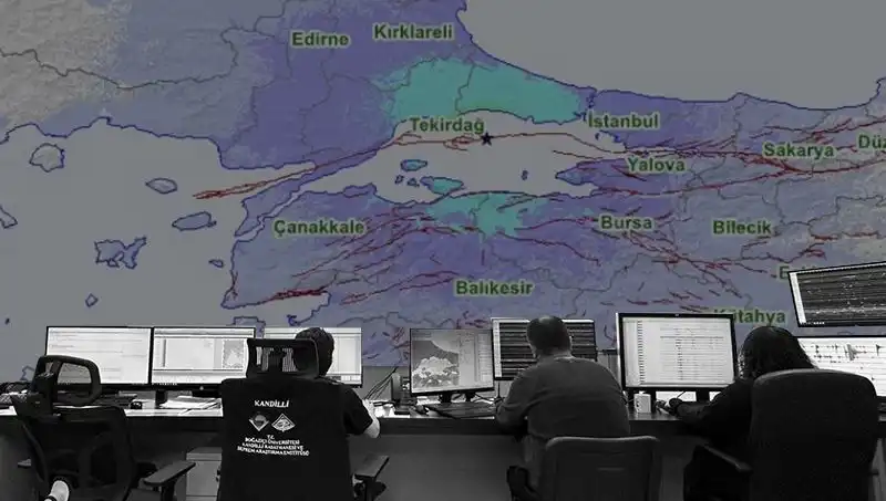 Kandilli Rasathanesi'nden Son Dakika Deprem Raporu: Denizde 8, Karada 5 Şiddet!