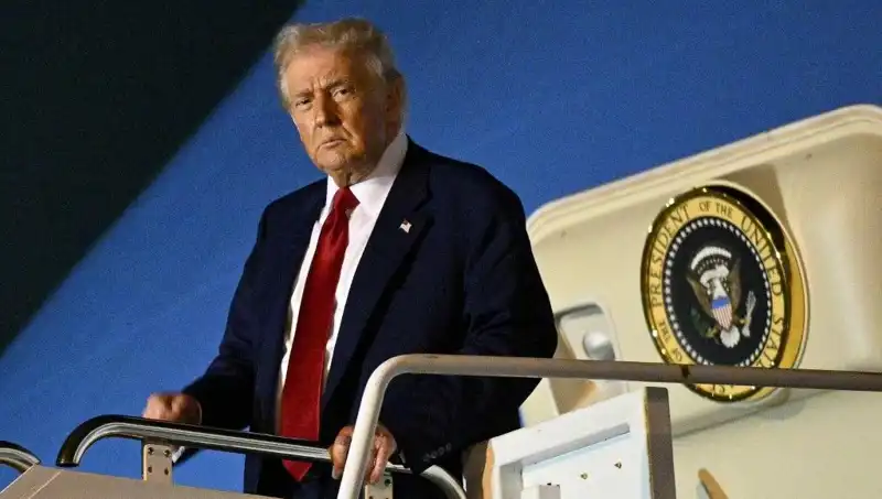 Katar'dan Trump'a Uçan 400 Milyon Dolarlık Jetin Gizemli Yolculuğu
