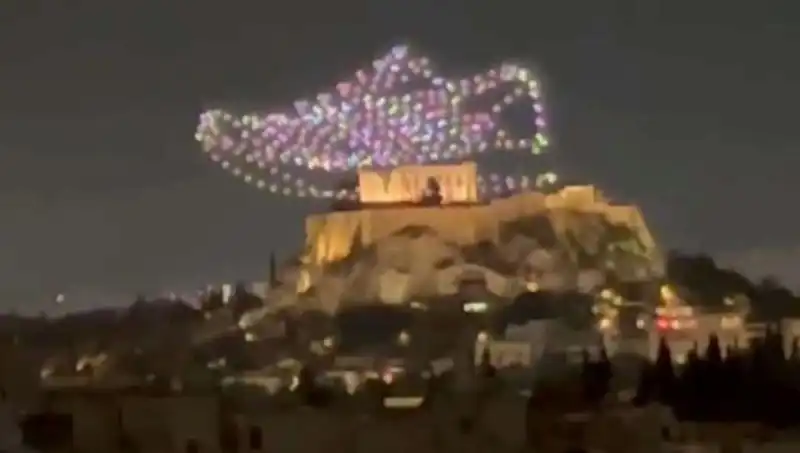 Akropolis Üzerinde Drone ile Reklam: Soruşturma Başlatıldı