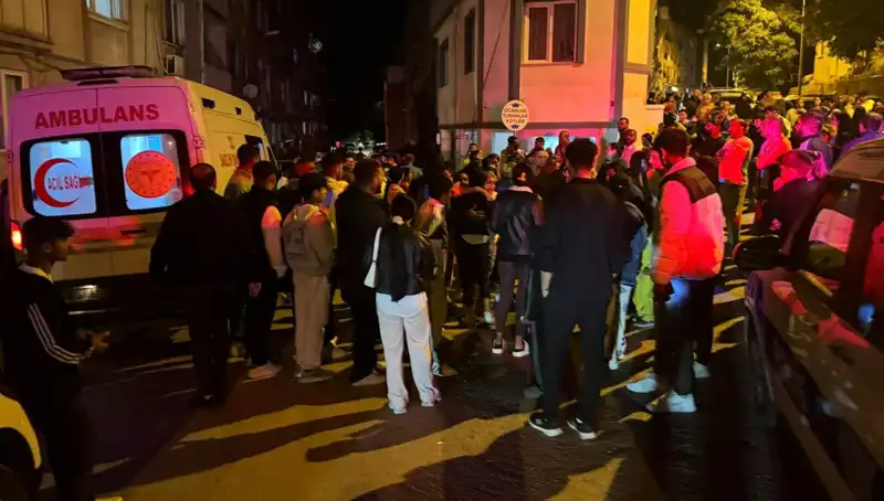 Balıkesir'de Sokak Ortasında Yaşanan Korkunç Kavga: İki Kişi Arasında İnfaz Gibi Saldırı