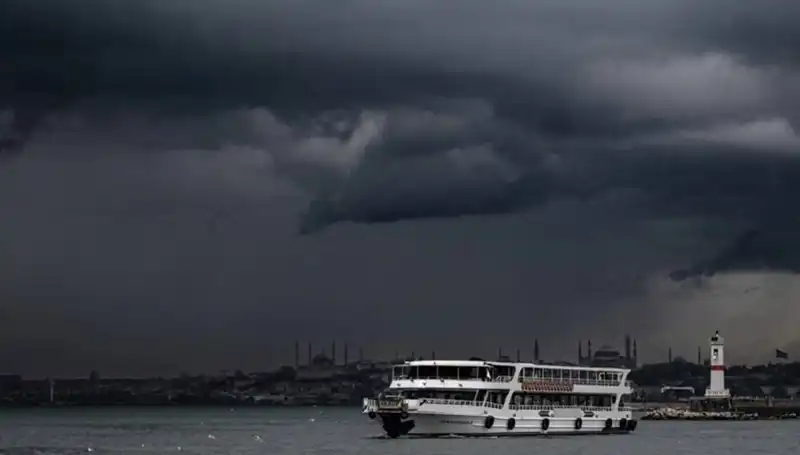 İstanbul ve Çevresinde Şiddetli Sağanak Yağış Uyarısı Geldi!