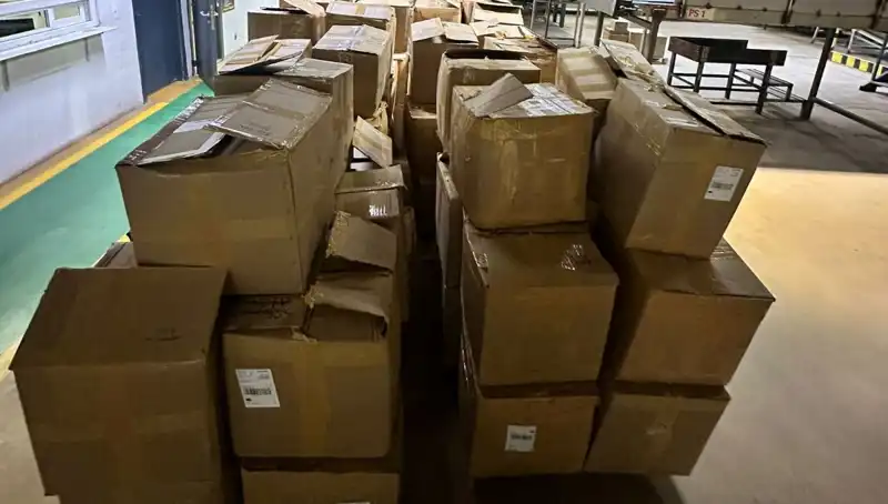 Kargo Şirketinde Şok Baskın: Depodan Kaçak Tütün Çıktı!
