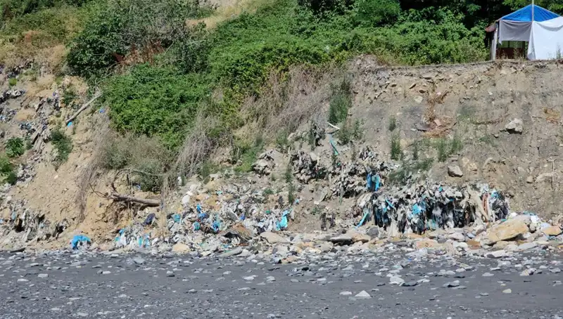 Kozlu Sahil’de Çöp Yığını: Doğanın Güzelliğine Gölge Düşüren Sorun