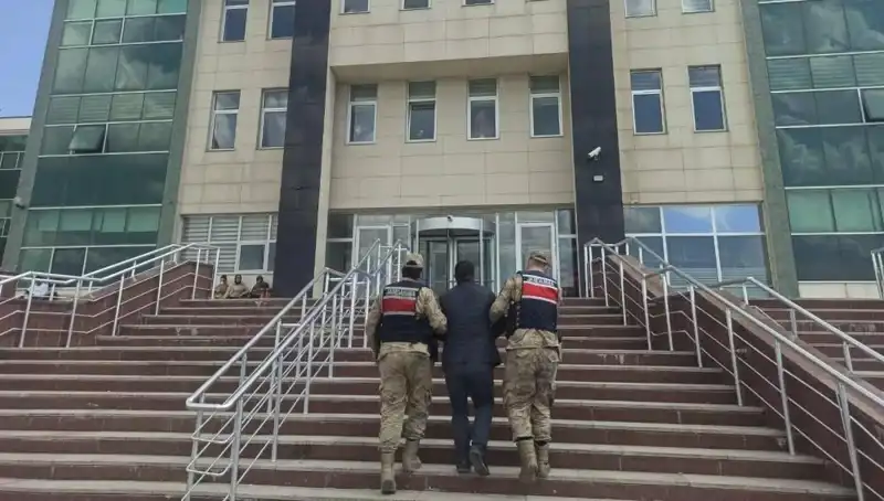 Hapis Ceza Korkusuyla Saklanan Şahıs, Gizlendiği Yerde Yakalandı