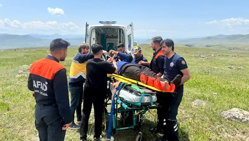 Kayalıkta Düşen Çobanın Kurtarılması İçin Kahramanlar Seferber Oldu
