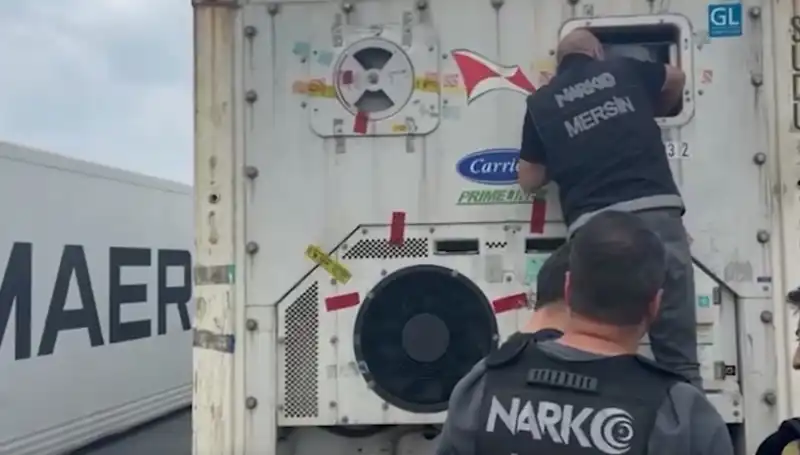 Mersin'de Şok Uyuşturucu Operasyonu: Yüzlerce Kilo Esrar Ele Geçirildi