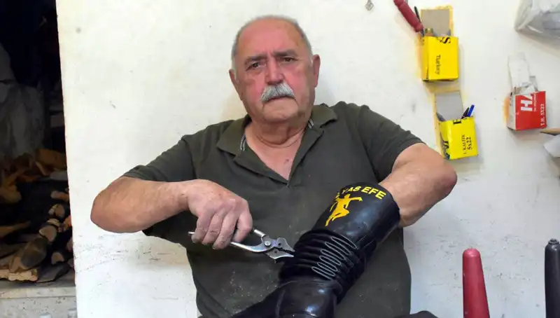 Tireli Hasan Usta: 64 Yıllık Tecrübesiyle Bambaşka Bir El Sanatı