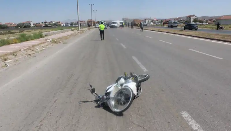 Dur İhtarıyla Başlayan Kovalamaca: Polisi Çarparak Kaçtı!