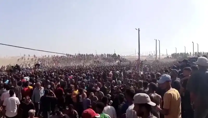 İsrail'in Filistinli Yardımseverlere Saldırısı: 30 Masum Hayatını Kaybetti