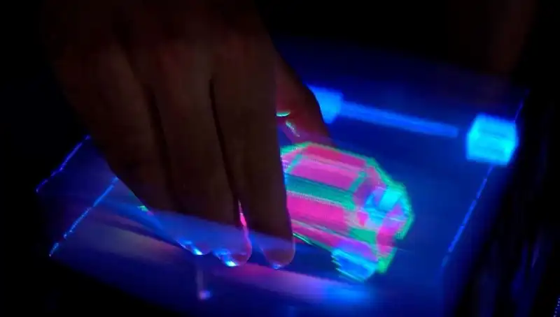 Dünyanın İlk Etkileşimli 3D Hologramı Geliştirildi: Gelecek Burada!
