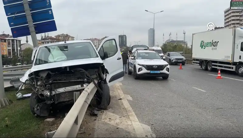 Otoyolda Dehşet Anları: Bariyere Ok Gibi Saplanan Araç Kazası
