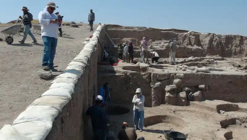 Oylum Höyük’te Kazı Çalışmaları Sıcak Havalara Rağmen Devam Ediyor