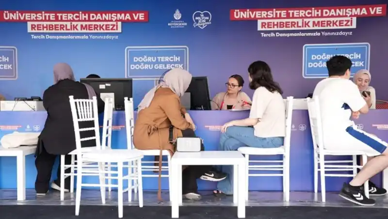 İstanbul'da 24 Yeni Tercih Danışma Merkezi ile Üniversite Seçimi Kolaylaşıyor