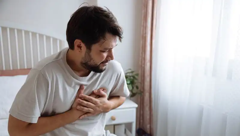 Sabahları Dikkat Çeken Belirtiler: Kalp Hastalığının Habercisi Olabilir!