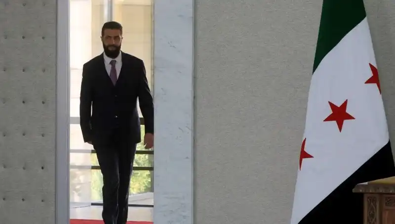 Paris'te Şara-Macron Zirvesi: Yeni Suriye'nin İnşası İçin Tarihi Adımlar