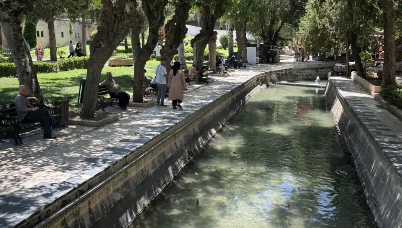 Şanlıurfa'da Kavurucu Sıcaklık: Termometreler 37 Dereceyi Geçti!