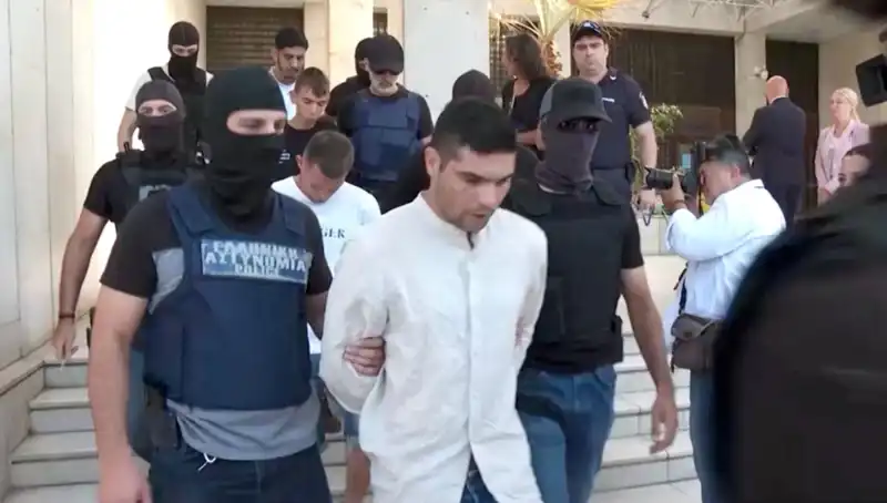 Atina’da Dehşet: Profesör Cinayeti ve 5 Gözaltı Şok Etti