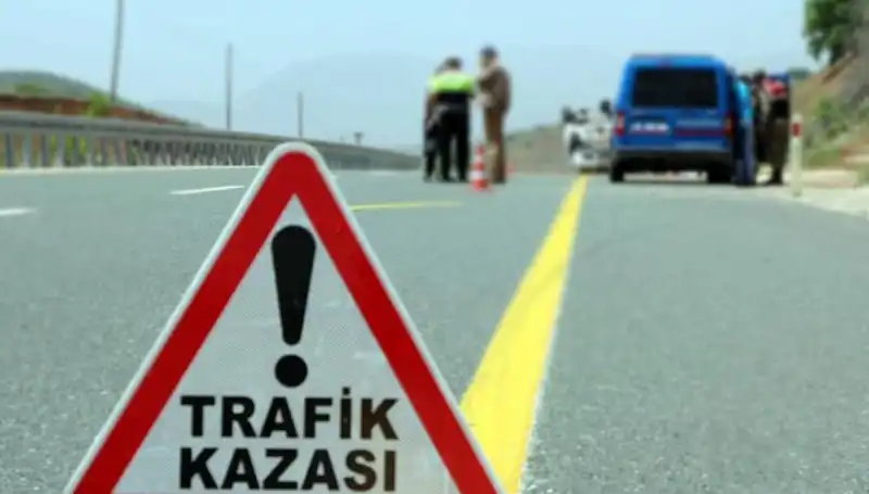 Otomobil ile Kamyon Çarpıştı: Feci Kazada Can Kaybı ve Yaralılar!