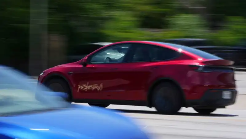 Süper Hızlı Robotaxi Hayalleri Suya Düştü: Musk'ın Son Girişimi Başarısızlığa Uğradı