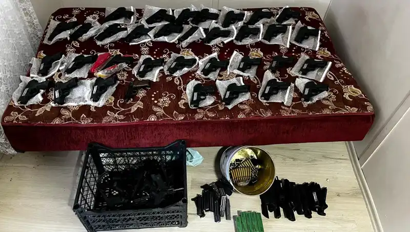 Gaziantep'te Operasyon! 45 Silah ve El Bombası Ele Geçirildi