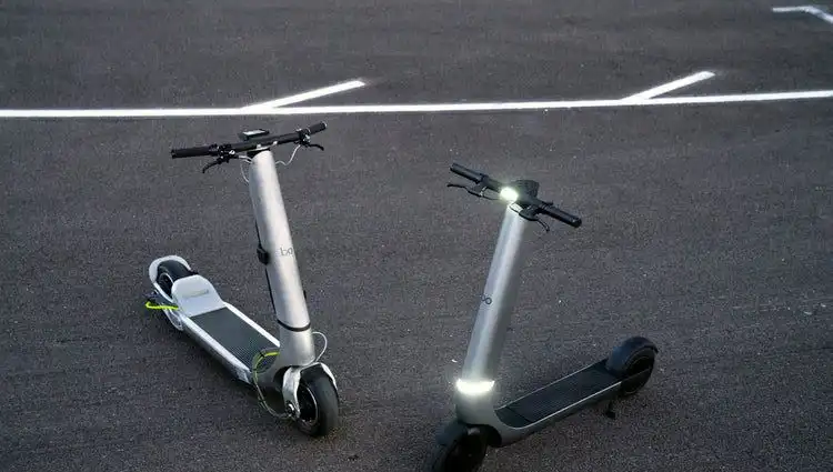 Elektrikli Scooter Devrimi: Trafiğe Çıkması Yasak Olan Süper Hızlı Araç!
