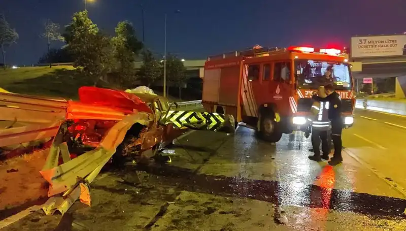 Bariyer Otomobile Saplandı: Sürücü Ağır Yaralandı, Korku Dolu Anlar Yaşandı