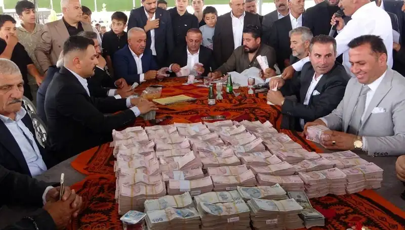 Aşiret Düğününde Şaşkınlık Yaratan Takı Töreni: 4 Saat ve 9 Milyon TL Değer!