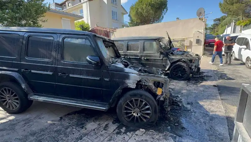 İş İnsanları, 30 Milyon Liralık Ciplerini Benzinle Yakarak Protesto Etti