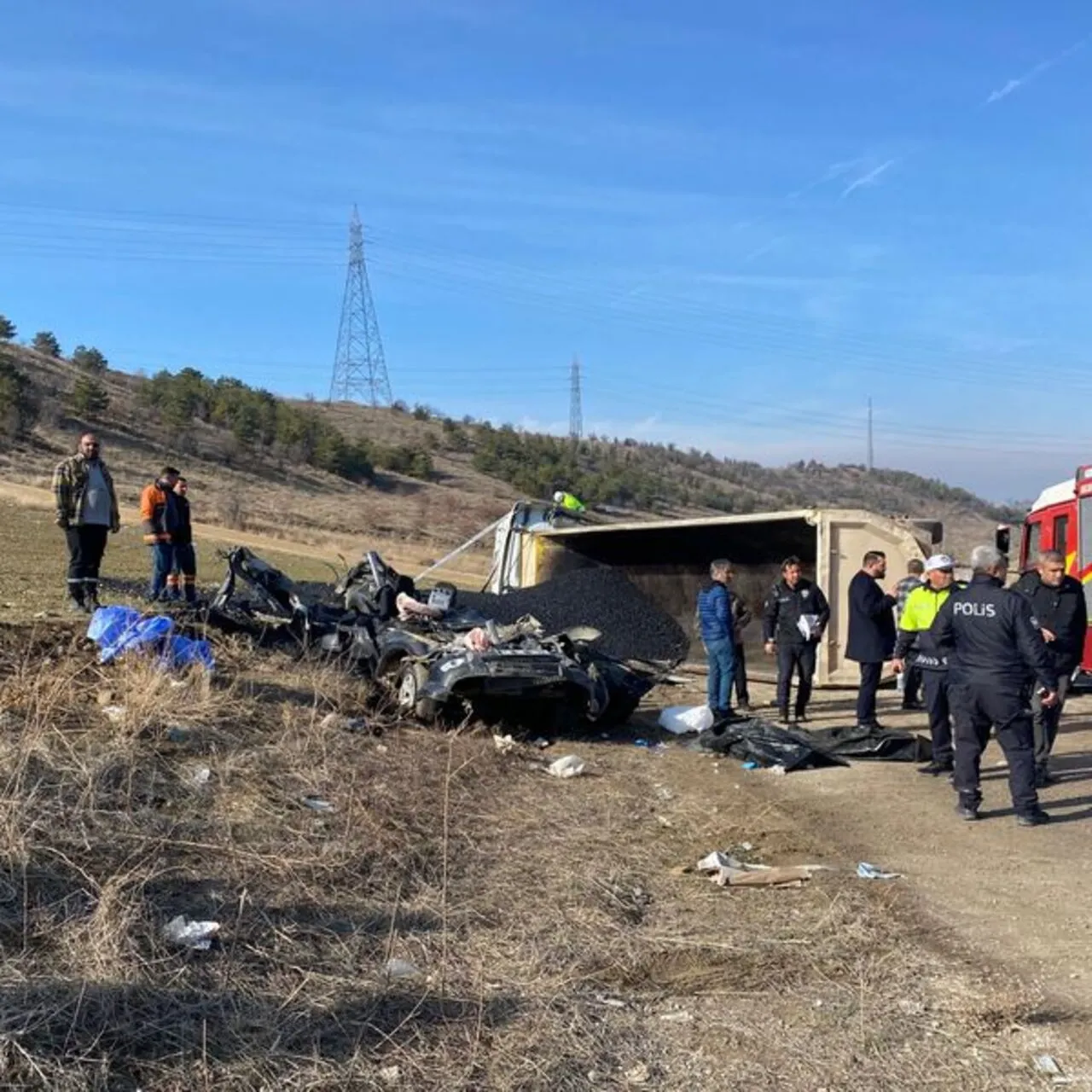 Zift Faciası: Üzerine Zift Dökülen Araçta Üç Kişi Hayatını Kaybetti