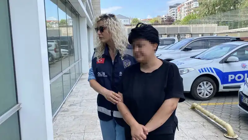İğrenç Olay: Genç Adam Annesini 11 Yerinden Bıçakladı