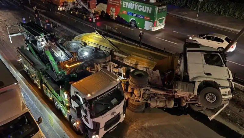 Hafriyat Kamyonu Devrildi: Olay Yerinde Gözyaşları ve Şok!
