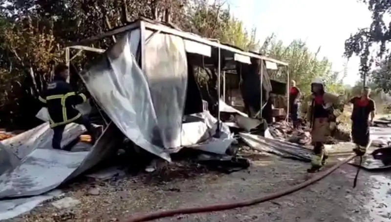 Hatay'da Konteyner Yangını: İtfaiye Ekipleri Zamanla Yarıştı