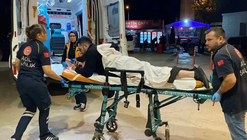 Kavga Eden Çiftçi, Uyarısı Sonrası Bacağından Bıçaklandı