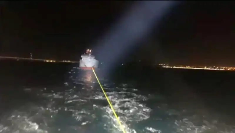 Çanakkale Boğazı'nda Gemi Arızası: Denizdeki Tehlikeler ve Çözüm Süreci