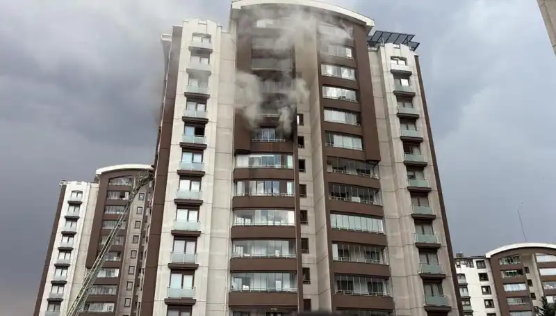 Ankara'da Korkutan Yangın: 14 Katlı Binada Can Pazarı