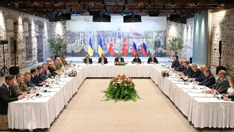 İstanbul'da Barış Zirvesi: Rus Heyeti Türkiye'ye Geldi, Diplomasi Kapıları Aralanıyor