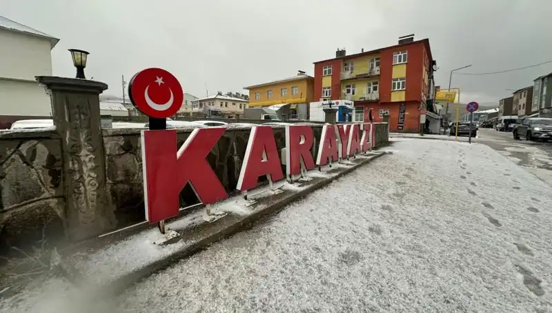 Temmuzda Yaşanan Kar Yağışı, Sürücüleri Zorlu Anlara Sürükledi