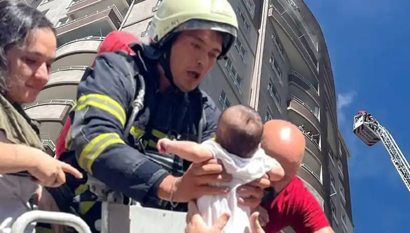 Kayseri'de Yangın Paniği: 14 Katlı Bina Alev Alev Yandı
