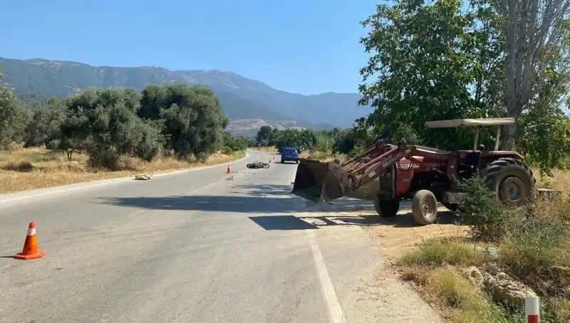 İzmir'de Motosiklet Kazası: Sürücü Ağır Yaralı, Olay Yeri Korku Dolu Anlara Şahitlik Etti