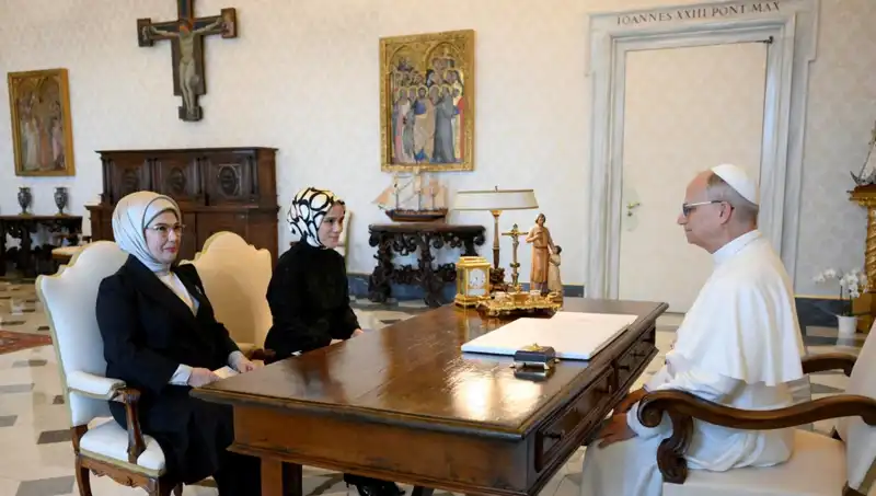 Emine Erdoğan ve Papa Leo’nun Tarihi Buluşması: Gazze Krizi Üzerine Görüşme