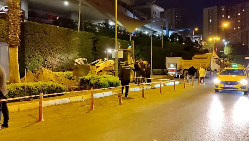 AVM Girişinde Doğalgaz Paniği: Alışveriş Keyfi Hızla Yarıda Kaldı