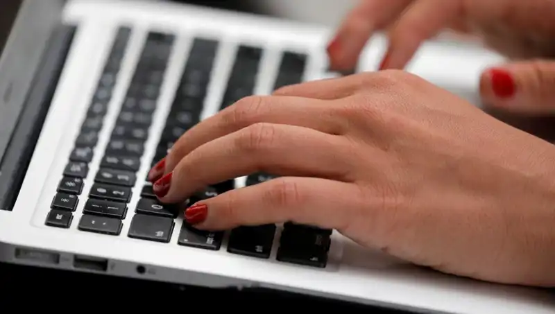 Laptop Mikrofonları: Kapalıyken Bile Dinlenme Riskine Dikkat!