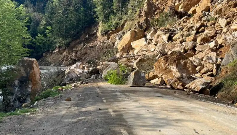 Giresun'da Heyelan: Yol Ulaşımına Büyük Engel