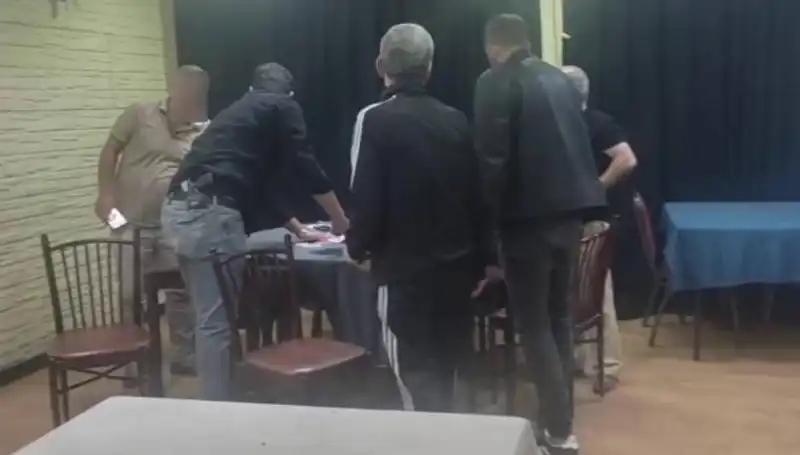 Kumar Oynarken Yakalanan Genç, Savunmasıyla Herkesi Şaşkına Çevirdi