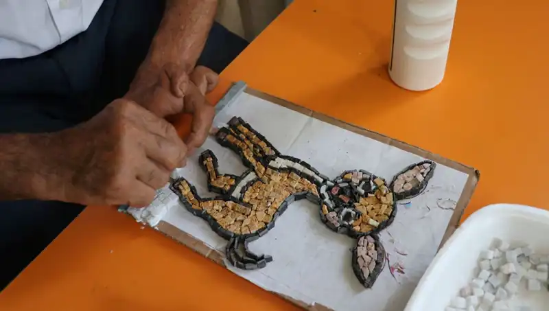 Oğlunun Ödeviyle Tanıştı, Şimdi Tutkulu Bir Hobisi Var
