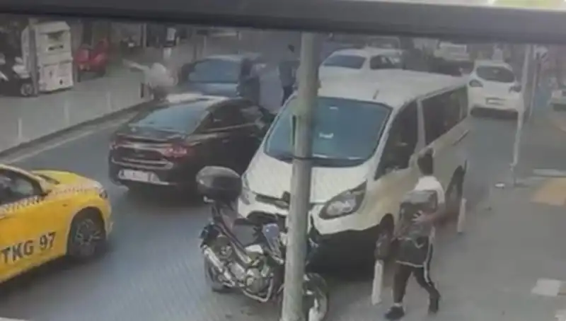 Trafik Kazasında Gaz ile Frenin Yer Değişimi: Ortalık Savaş Alanına Döndü