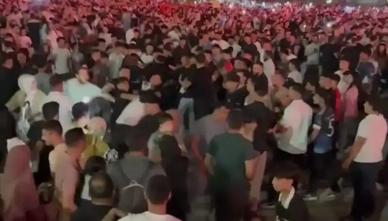 Bıçaklı Kavga, Konserde Üç Yaralı: İzmir'de Şok Olay
