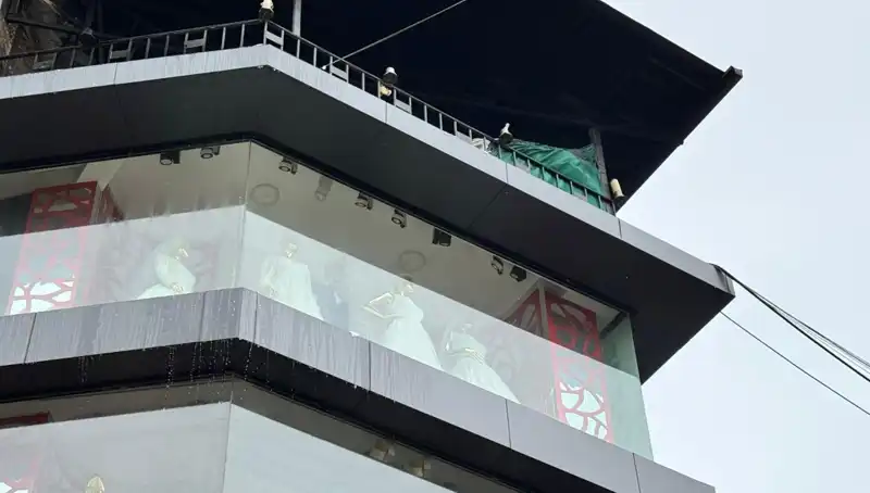 ** Newport’ta Giyim Mağazasında Korkutan Yangın: Alışveriş Keyfi Tümden Tehlikeye Girdi**